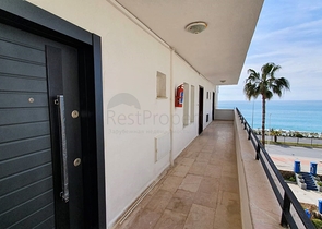 شقة صف اول على البحر - تصميم غرفتين وصالة مفروشة -في محمودلار / الانيا 