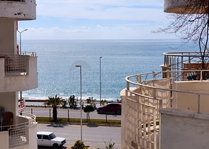 شقة صف اول على البحر - تصميم غرفتين وصالة مفروشة -في محمودلار / الانيا 