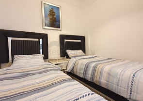 شقة صف اول على البحر - تصميم غرفتين وصالة مفروشة -في محمودلار / الانيا 