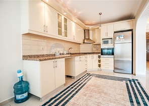 اطلالة جبلية -شقة غرفتين وصالة مفروشة -ضمن مجمع سكني في محمودلار / الانيا 