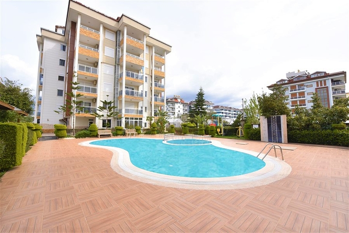 شقة غرفة وصالة مفروشة - ضمن مجمع سكني في كاستل / الانيا 