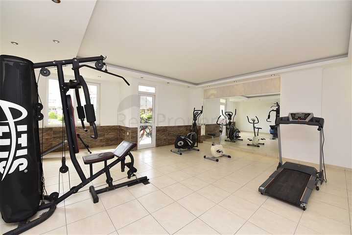 شقة غرفة وصالة مفروشة - ضمن مجمع سكني في كاستل / الانيا 