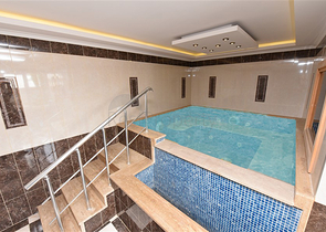 شقة غرفة وصالة مفروشة - ضمن مجمع سكني في كاستل / الانيا 