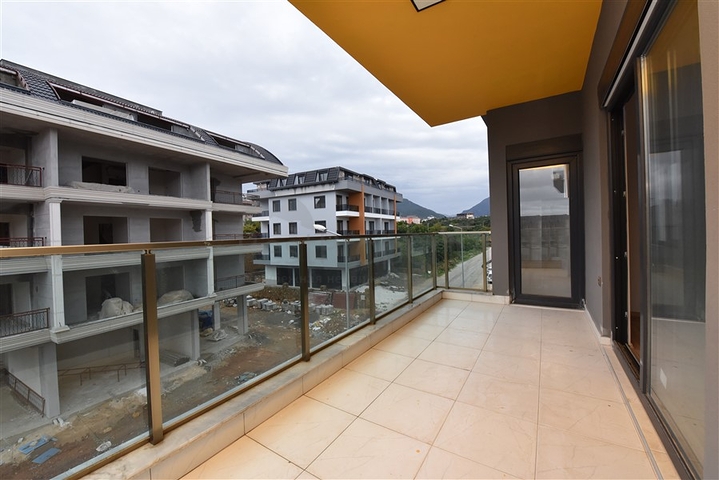 شقة عائلية -3 غرف وصالة مع مطبخ منفصل -في اوبا / الانيا 