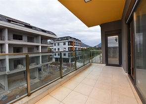 شقة عائلية -3 غرف وصالة مع مطبخ منفصل -في اوبا / الانيا 