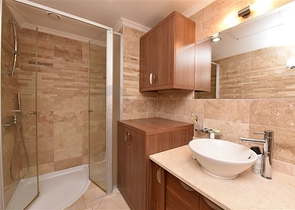 اطلالة بحر - شقة غرفتين وصالة مفروشة -ضمن مجمع 5 نجوم - في كارجيجاك / الانيا 