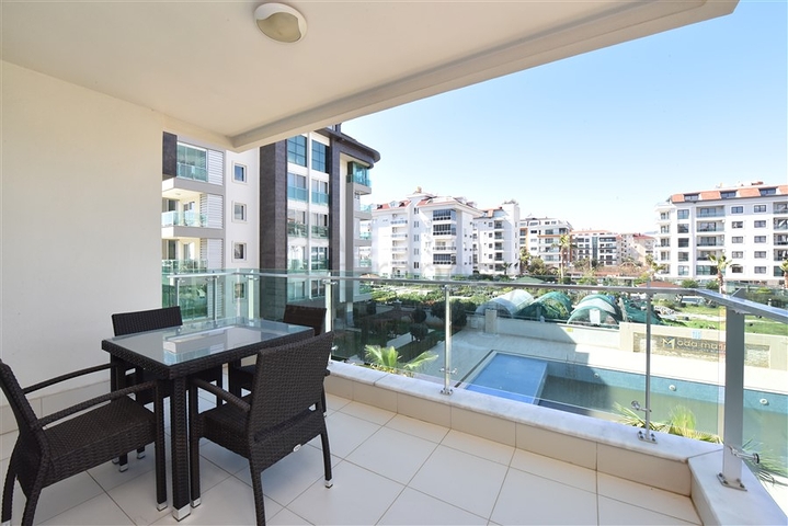 مجمع على البحر مباشرة - شقة مفروشة غرفة وصالة - خدمات متكاملة ضمن المجمع - كاستل / الانيا 