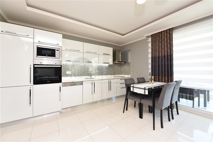 مجمع على البحر مباشرة - شقة مفروشة غرفة وصالة - خدمات متكاملة ضمن المجمع - كاستل / الانيا 