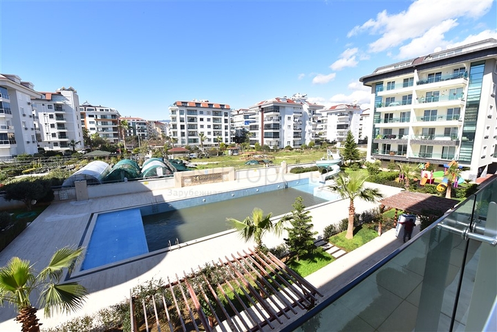 مجمع على البحر مباشرة - شقة مفروشة غرفة وصالة - خدمات متكاملة ضمن المجمع - كاستل / الانيا 