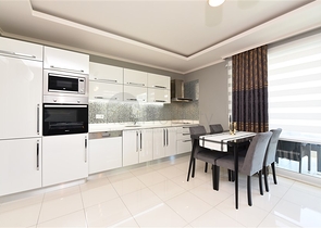 مجمع على البحر مباشرة - شقة مفروشة غرفة وصالة - خدمات متكاملة ضمن المجمع - كاستل / الانيا 