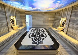 مجمع على البحر مباشرة - شقة مفروشة غرفة وصالة - خدمات متكاملة ضمن المجمع - كاستل / الانيا 