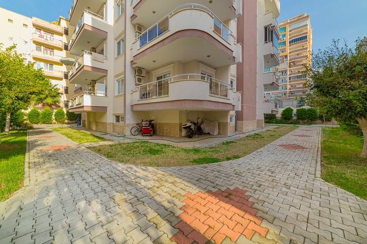 سعر مناسب - شقة غرفة وصالة مفروشة - في محمودلار/ الانيا 