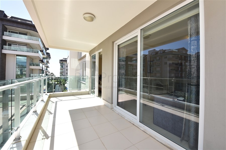 مجمع على البحر مباشرة - شقة غرفتين وصالة مفروشة - في كاستل / الانيا 