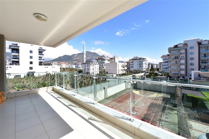 مجمع على البحر مباشرة - شقة غرفتين وصالة مفروشة - في كاستل / الانيا 