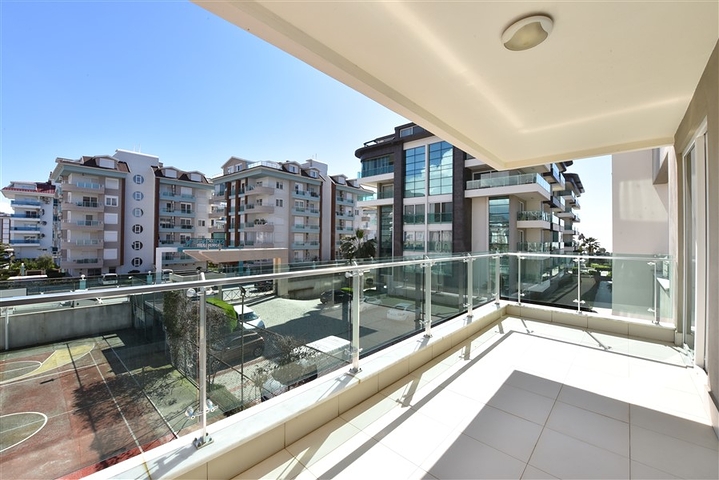 مجمع على البحر مباشرة - شقة غرفتين وصالة مفروشة - في كاستل / الانيا 