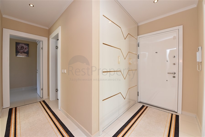 مجمع على البحر مباشرة - شقة غرفتين وصالة مفروشة - في كاستل / الانيا 