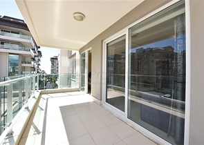 مجمع على البحر مباشرة - شقة غرفتين وصالة مفروشة - في كاستل / الانيا 