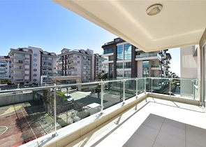 مجمع على البحر مباشرة - شقة غرفتين وصالة مفروشة - في كاستل / الانيا 