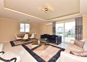 مجمع على البحر مباشرة - شقة غرفتين وصالة مفروشة - في كاستل / الانيا 