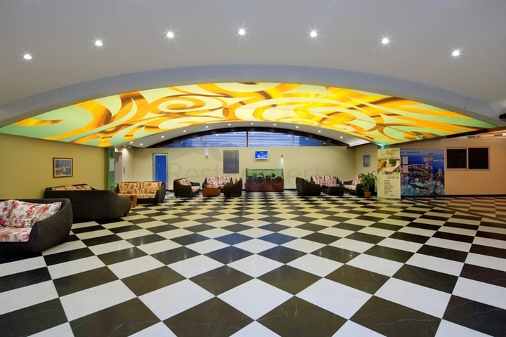 مناسبة للاستثمار - شقة غرفة وصالة مفروشة -ضمن مجمع يضم كافة الخدمات في مركز الانيا 