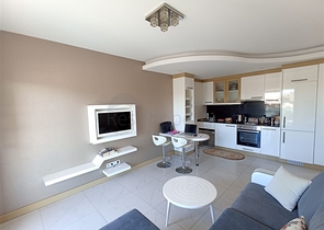 مناسبة للاستثمار - شقة غرفة وصالة مفروشة -ضمن مجمع يضم كافة الخدمات في مركز الانيا 