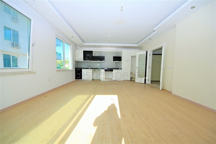 شقة على النهر في الانيا - غرفتين وصالة ضمن مجمع سكني في كاستل / الانيا 