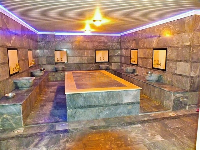 شقة على النهر في الانيا - غرفتين وصالة ضمن مجمع سكني في كاستل / الانيا 