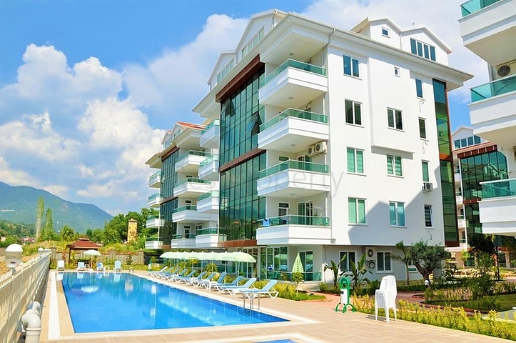 شقة على النهر في الانيا - غرفتين وصالة ضمن مجمع سكني في كاستل / الانيا 