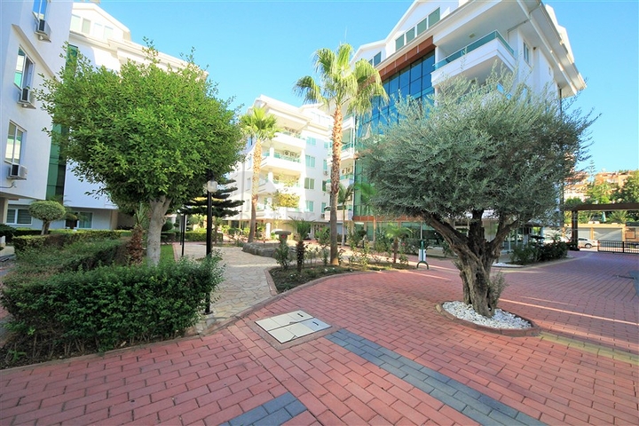 شقة على النهر في الانيا - غرفتين وصالة ضمن مجمع سكني في كاستل / الانيا 