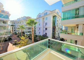 شقة على النهر في الانيا - غرفتين وصالة ضمن مجمع سكني في كاستل / الانيا 