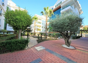 شقة على النهر في الانيا - غرفتين وصالة ضمن مجمع سكني في كاستل / الانيا 