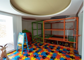 شقة غرفة وصالة مفروشة -ضمن مجمع انيق - في اوبا / الانيا 