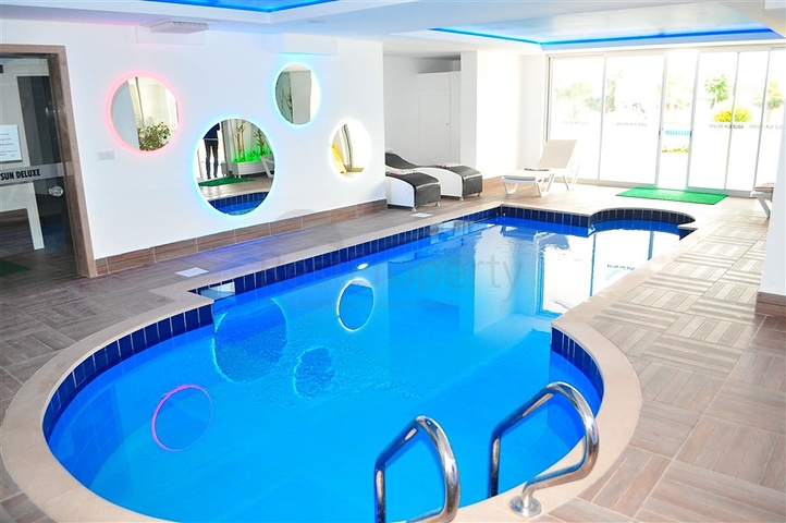 شقة غرفتين وصالة - مفروشة - ضمن مجمع يضم كافة الخدمات - في محمودلار / الانيا 