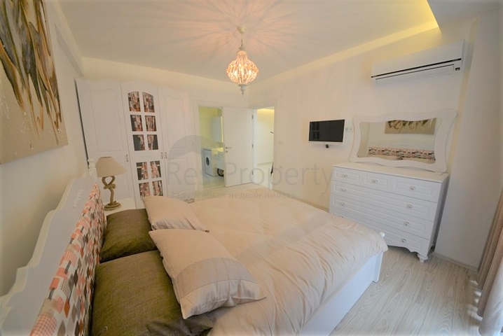 شقة غرفتين وصالة - مفروشة - ضمن مجمع يضم كافة الخدمات - في محمودلار / الانيا 