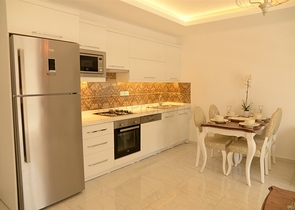 شقة غرفتين وصالة - مفروشة - ضمن مجمع يضم كافة الخدمات - في محمودلار / الانيا 