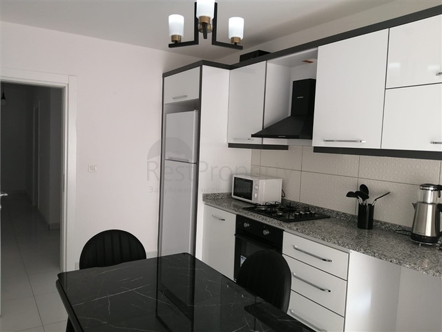 ضمن مجمع فاخر - شقة غرفتين وصالة مفروشة - مطبخ منفصل - في محمودلار / الانيا 