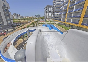 ضمن مجمع فاخر - شقة غرفتين وصالة مفروشة - مطبخ منفصل - في محمودلار / الانيا 