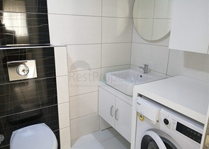 ضمن مجمع فاخر - شقة غرفتين وصالة مفروشة - مطبخ منفصل - في محمودلار / الانيا 