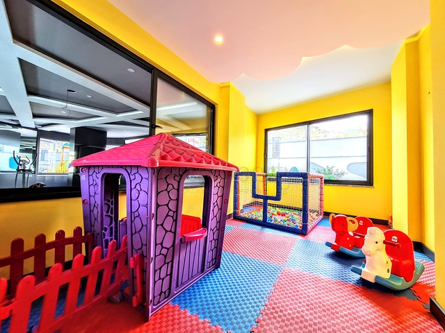 شقة غرفتين وصالة -ضمن مجمع جديد - في مركز الانيا 