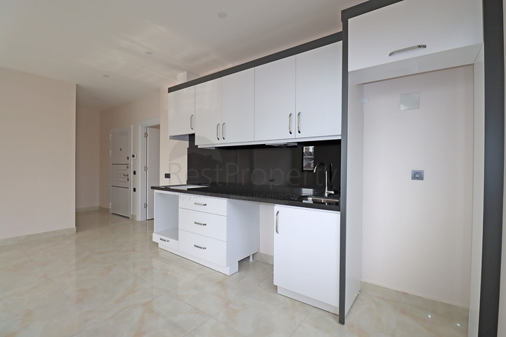 شقة غرفتين وصالة -ضمن مجمع جديد - في مركز الانيا 