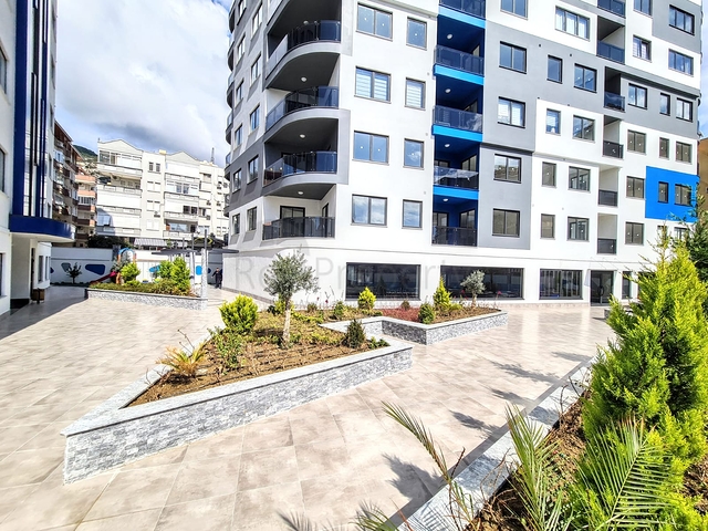 شقة غرفتين وصالة -ضمن مجمع جديد - في مركز الانيا 