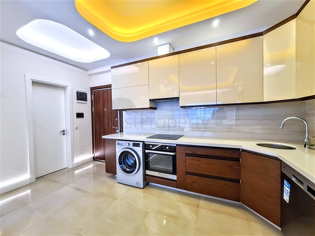 مجمع يضم كافة الخدمات - شقة غرفة وصالة مفروشة - في محمودلار / الانيا 