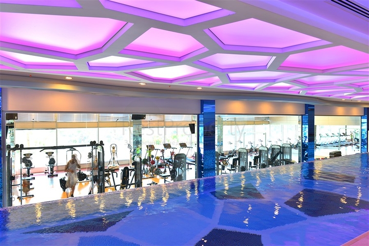 اطلالة بحر - شقة غرفة وصالة مفروشة - ضمن مجمع 5 نجوم في محمودلار / الانيا 