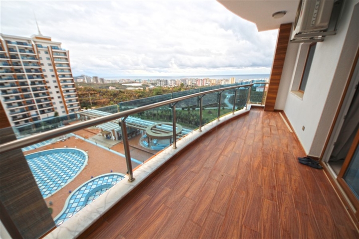 اطلالة بحر - شقة غرفة وصالة مفروشة - ضمن مجمع 5 نجوم في محمودلار / الانيا 