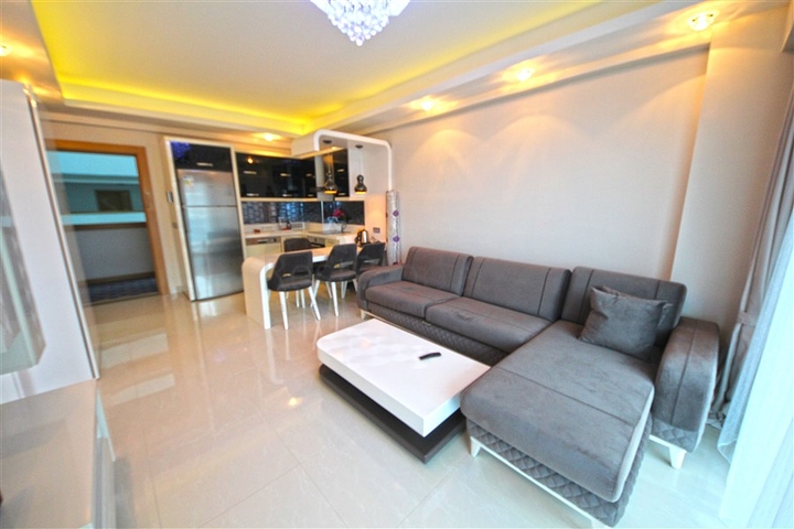 اطلالة بحر - شقة غرفة وصالة مفروشة - ضمن مجمع 5 نجوم في محمودلار / الانيا 