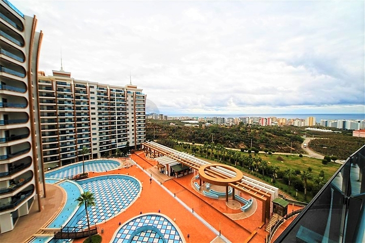 اطلالة بحر - شقة غرفة وصالة مفروشة - ضمن مجمع 5 نجوم في محمودلار / الانيا 