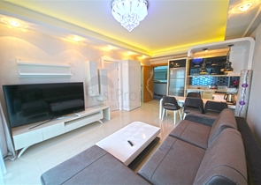 اطلالة بحر - شقة غرفة وصالة مفروشة - ضمن مجمع 5 نجوم في محمودلار / الانيا 