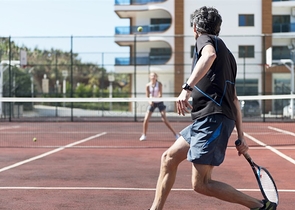 اطلالة بحر - شقة غرفة وصالة مفروشة - ضمن مجمع 5 نجوم في محمودلار / الانيا 