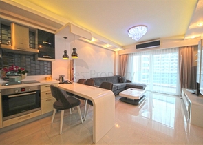 اطلالة بحر - شقة غرفة وصالة مفروشة - ضمن مجمع 5 نجوم في محمودلار / الانيا 