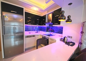 اطلالة بحر - شقة غرفة وصالة مفروشة - ضمن مجمع 5 نجوم في محمودلار / الانيا 